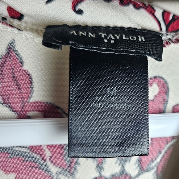 Ann Taylor Red Floral Scoop Neck Sleeveless Top Size Medium - Picture 3 of 3